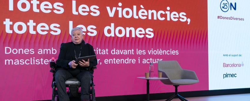 Carme Garrido, de la Junta Directiva, a l'escenari 