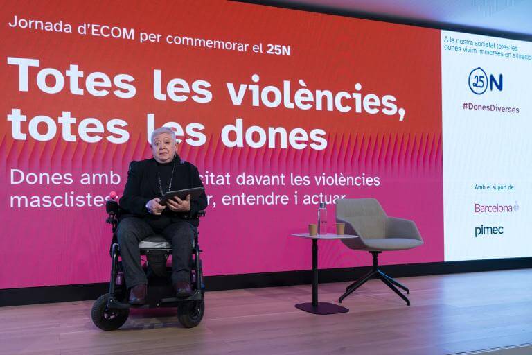 Carme Garrido, de la Junta Directiva, a l'escenari 