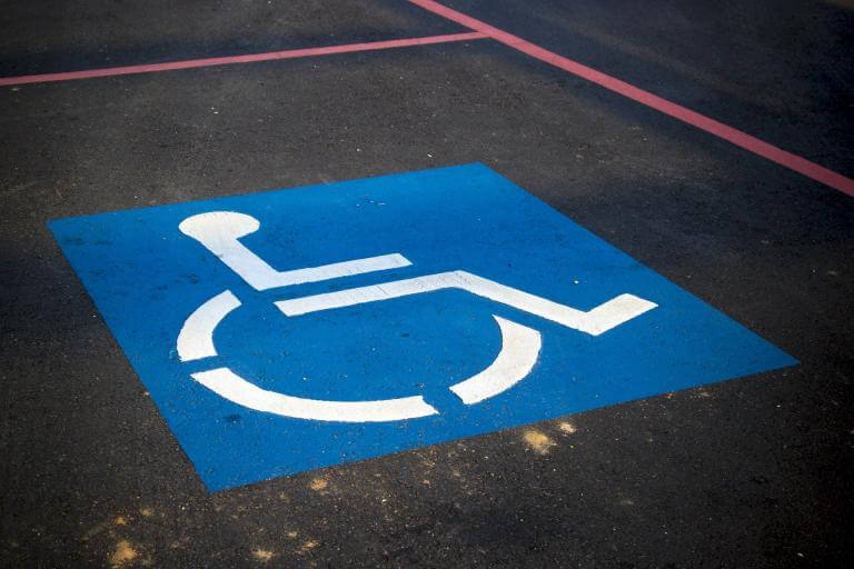 Plaça de d'aparcament per a persones amb mobilitat reduïda