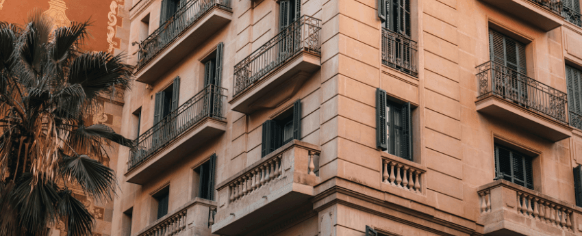 Fachada de edificios de la ciudad de Girona