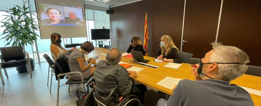 Fotografia dels assistents a la reunió, per part de la Junta Directiva i del departament