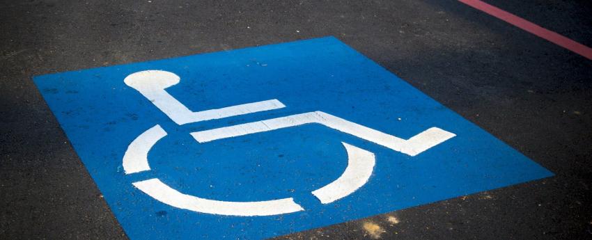 Plaça de d'aparcament per a persones amb mobilitat reduïda