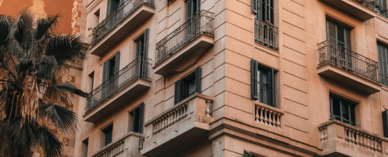 Fachada de edificios de la ciudad de Girona