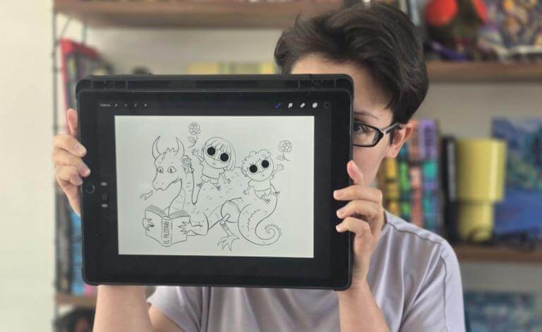 Teresa Arroyo, il·lustradora, mostra el dibuix que ha dissenyat per al #SantJordiDivers26